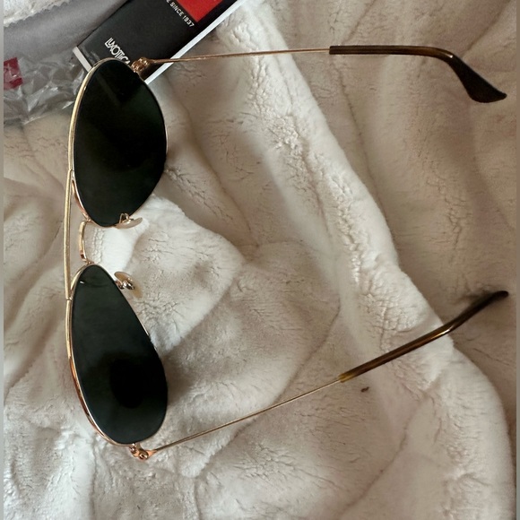 Ray-Ban Classic Sunglasses - Picture 2 of 3